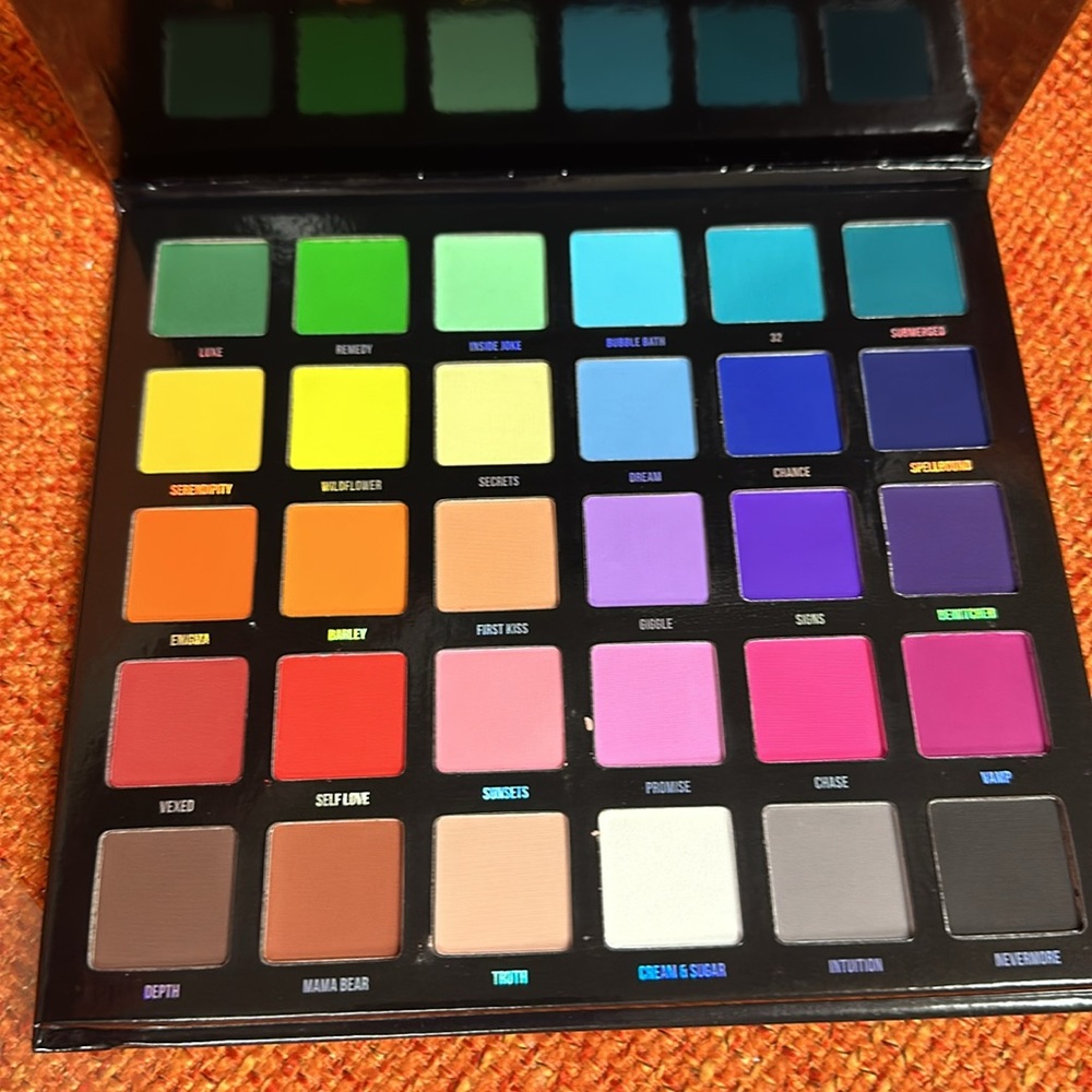 Authentic Blend Bunny Cosmetics Blends 30 Matte Pigments For The Perfect Blend - Picture 7 of 8